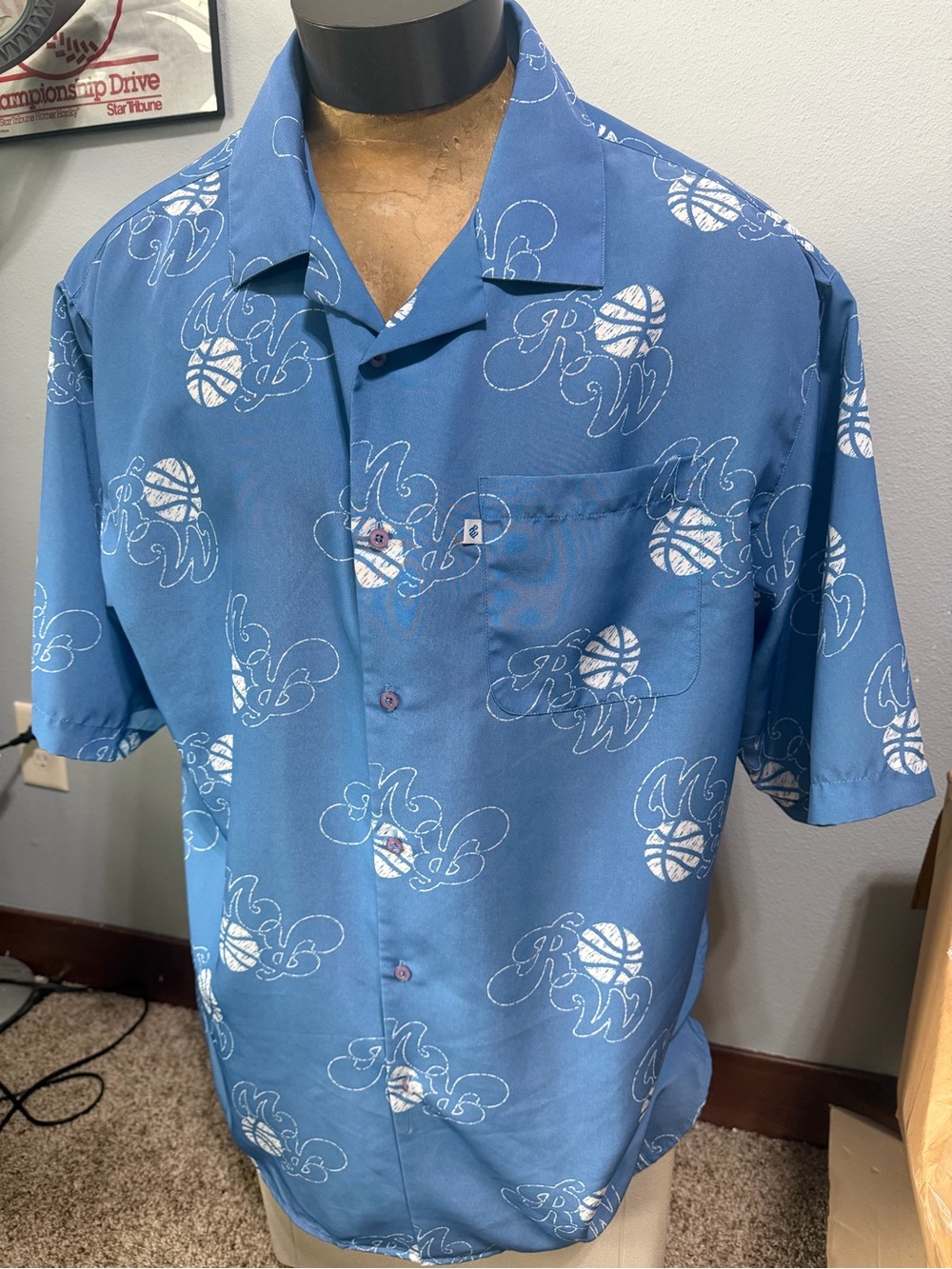 Rocawear Men's Blue Short-Sleeve Button-Up Shirt with Printed Motif